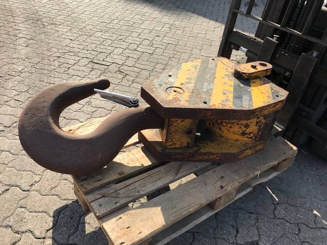 Liebherr 71t. Hook block 3-sheaves 23mm - ونش كرين - آلات البناء: صور 1 Liebherr 71t. Hook block 3-sheaves 23mm - ونش كرين - آلات البناء: صور 1