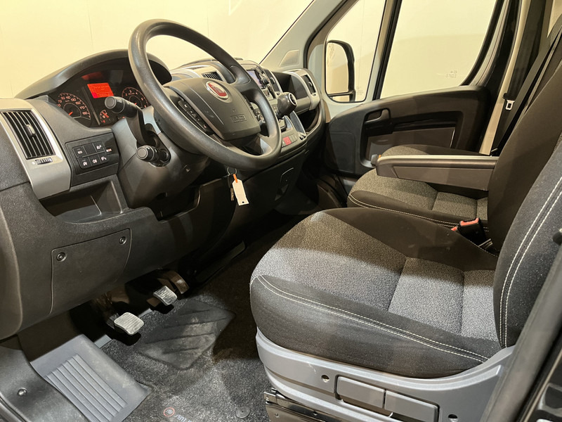 Interior photo 2: فان المدمجة Fiat Ducato 2.3 MultiJet L2H2 120 PK / Euro 6 / Airco / Camera / Cruise Control / Trekhaak / Navigatie / 3-Zits / 72.600 KM !!