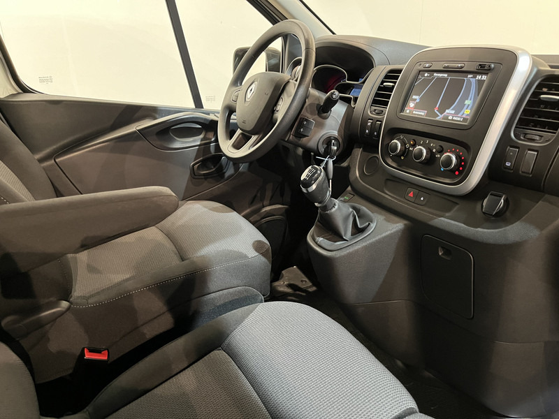 Renault Trafic 2.0 dCi L1H1 120 PK Servicebus / Sortimo Inrichting / Euro 6 / Airco / Camera / CarPlay / Cruise Control / Navigatie / 3-Zits / 27.800 KM !! / BPM VRIJ !! - فان المدمجة: صور 3 Renault Trafic 2.0 dCi L1H1 120 PK Servicebus / Sortimo Inrichting / Euro 6 / Airco / Camera / CarPlay / Cruise Control / Navigatie / 3-Zits / 27.800 KM !! / BPM VRIJ !! - فان المدمجة: صور 3