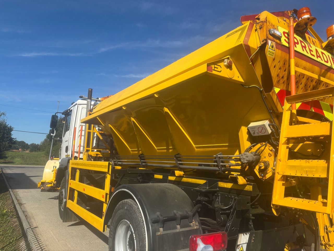 MAN TGM 18.290 4x4 BB GRITTER/SPREADER/PLOUGH - جرافة ثلج: صور 4 MAN TGM 18.290 4x4 BB GRITTER/SPREADER/PLOUGH - جرافة ثلج: صور 4