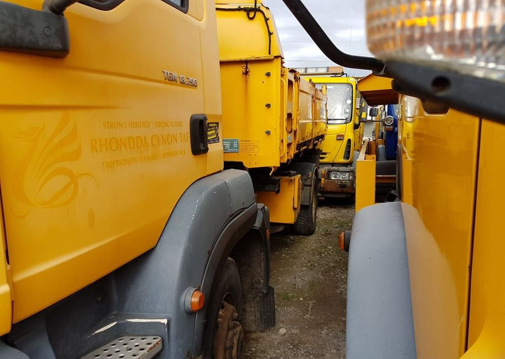 جرافة ثلج MAN TGM 18.290 4x4 piaskarka solarka wywrotka manual 2011: صور 11