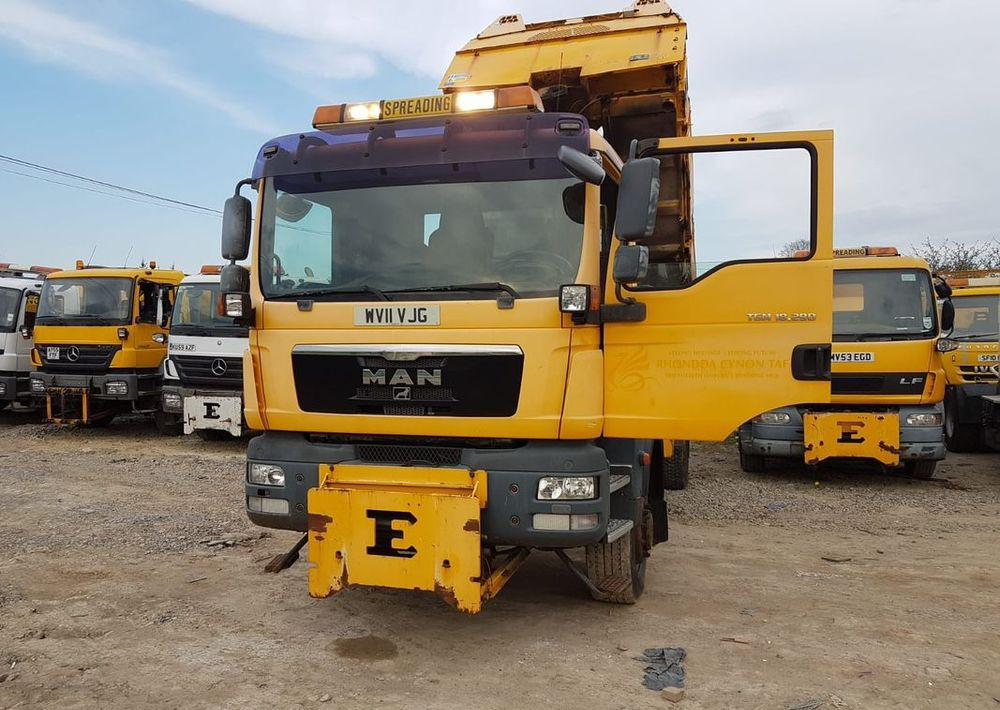 جرافة ثلج MAN TGM 18.290 4x4 piaskarka solarka wywrotka manual 2011: صور 12