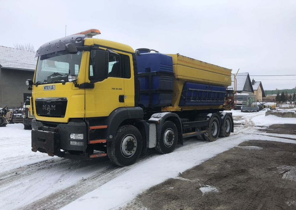 MAN TGS 32.360 8x4 piaskarka solarka schmidt euro5 pług - سيارة بلدية, شاحنة: صور 3 MAN TGS 32.360 8x4 piaskarka solarka schmidt euro5 pług - سيارة بلدية, شاحنة: صور 3