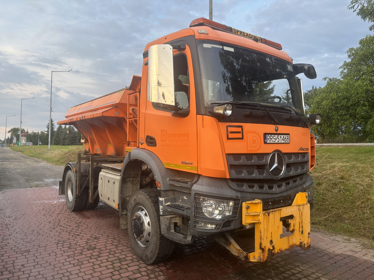Mercedes AROCS 1824 4X4 GRITTER/SPREADER/PLOUGH - جرافة ثلج: صور 1 Mercedes AROCS 1824 4X4 GRITTER/SPREADER/PLOUGH - جرافة ثلج: صور 1