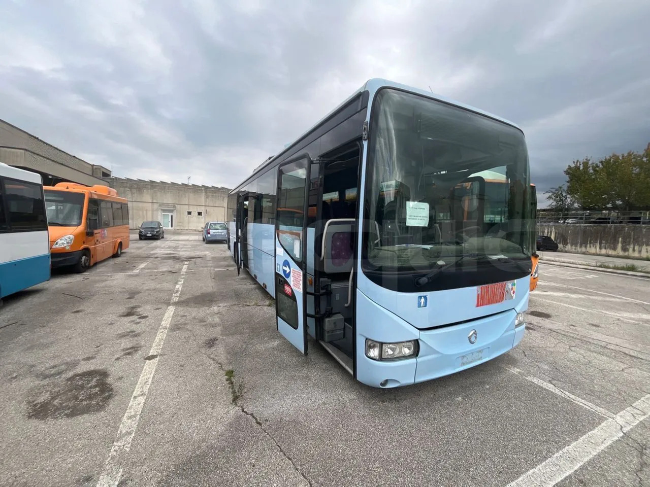 Bundle di 9 mezzi Irisbus - Arway Iveco - Sitcar Iveco - Sitcar Mercedes-Benz - Citaro Mercedes-Benz - Citaro Mercedes-Benz - Citaro Iveco - Citelis Iveco - Sitcar Fiat - Fiorino - باص النقل بين المدن: صور 1 Bundle di 9 mezzi Irisbus - Arway Iveco - Sitcar Iveco - Sitcar Mercedes-Benz - Citaro Mercedes-Benz - Citaro Mercedes-Benz - Citaro Iveco - Citelis Iveco - Sitcar Fiat - Fiorino - باص النقل بين المدن: صور 1