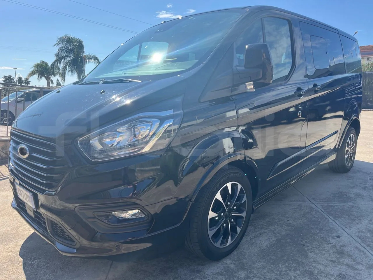 Ford Tourneo Custom - حافلة صغيرة, ميكروباص: صور 4 Ford Tourneo Custom - حافلة صغيرة, ميكروباص: صور 4