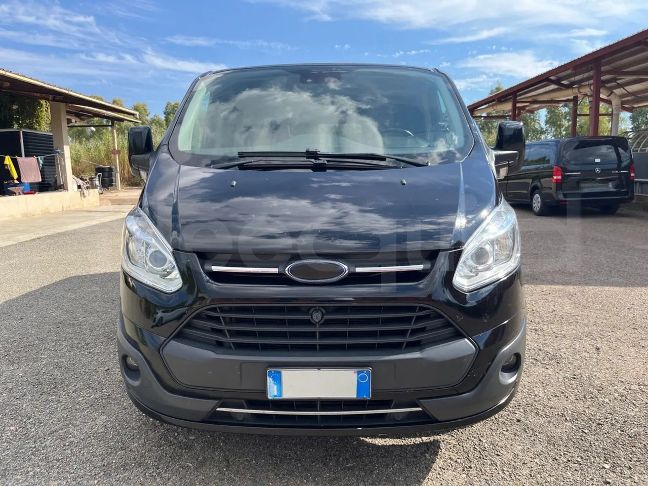 Ford Tourneo Custom - باص النقل بين المدن: صور 2 Ford Tourneo Custom - باص النقل بين المدن: صور 2