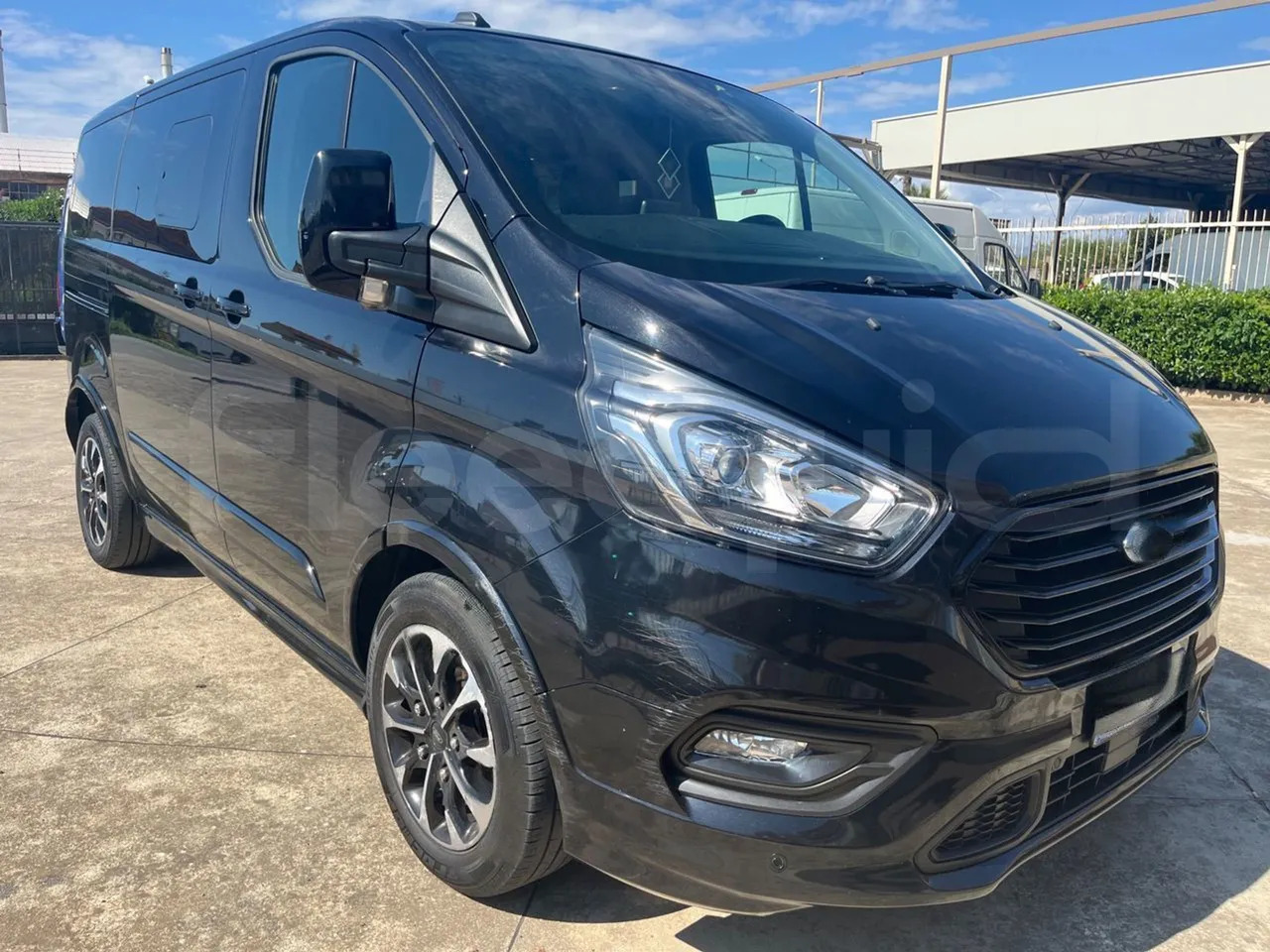 Ford Tourneo Custom - حافلة صغيرة, ميكروباص: صور 1 Ford Tourneo Custom - حافلة صغيرة, ميكروباص: صور 1