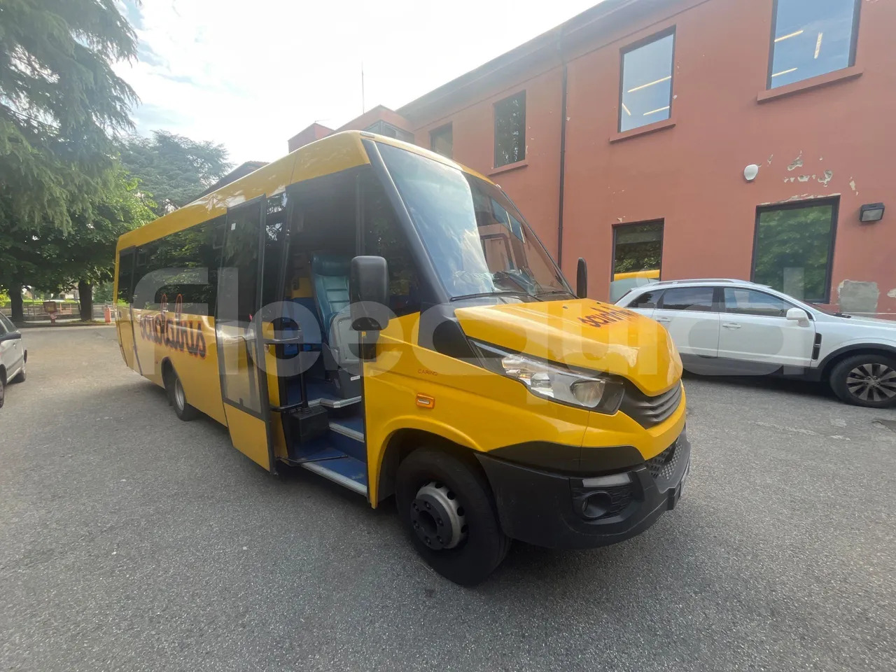 Iveco 70C14G - حافلة مدرسية: صور 1 Iveco 70C14G - حافلة مدرسية: صور 1