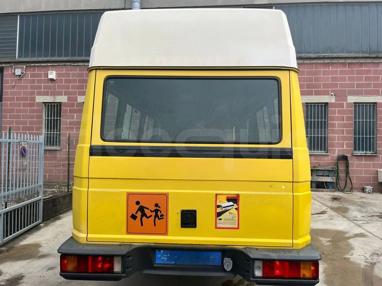 Iveco A45E10 - حافلة مدرسية: صور 4 Iveco A45E10 - حافلة مدرسية: صور 4