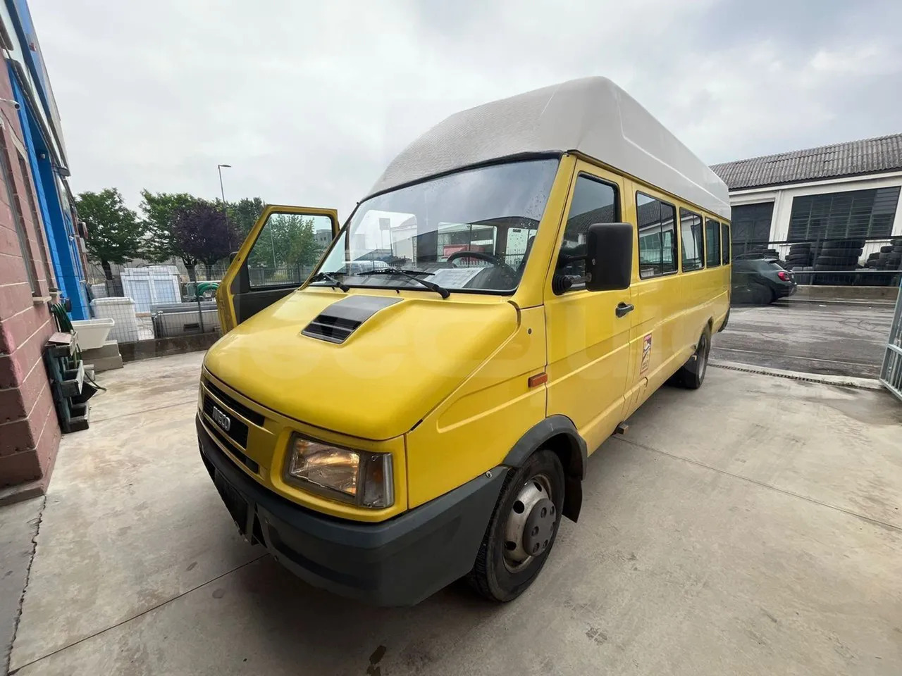 Iveco A45E10 - حافلة مدرسية: صور 3 Iveco A45E10 - حافلة مدرسية: صور 3