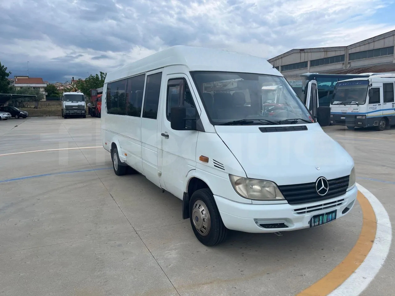Mercedes-Benz Sprinter - حافلة صغيرة, ميكروباص: صور 1 Mercedes-Benz Sprinter - حافلة صغيرة, ميكروباص: صور 1