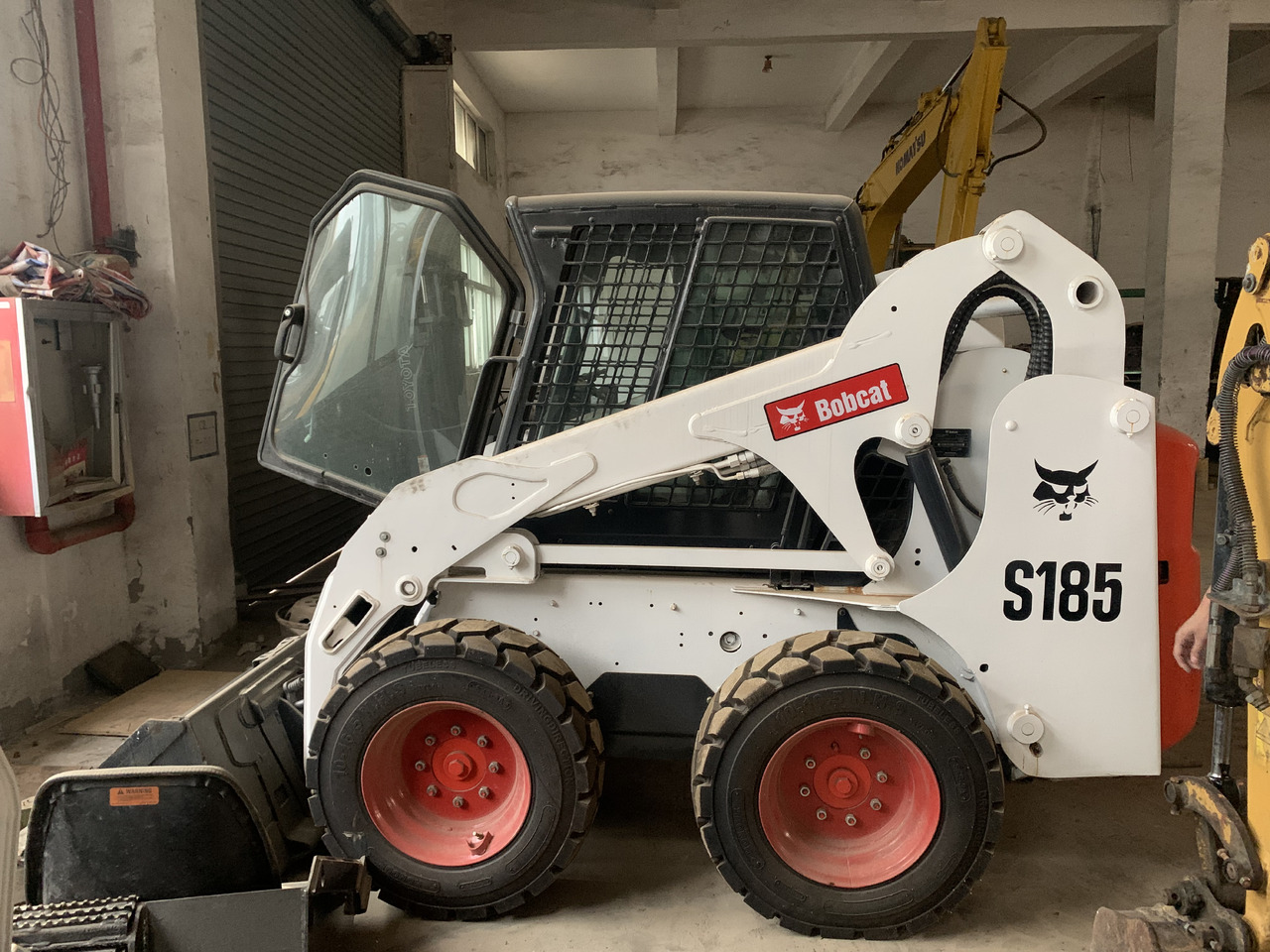 BOBCAT S185 - شيول صغير: صور 1 BOBCAT S185 - شيول صغير: صور 1
