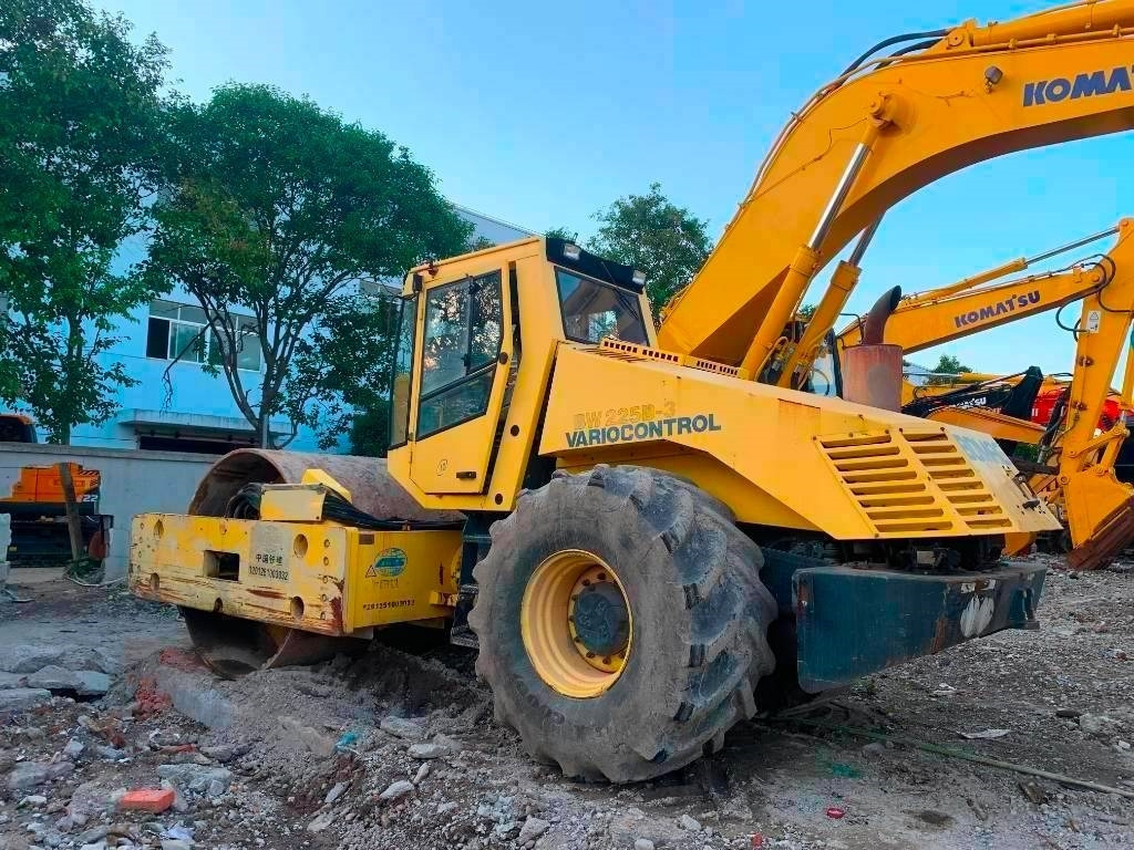 Bomag BW 225 D-3 - مدحلة الأسفلت: صور 1 Bomag BW 225 D-3 - مدحلة الأسفلت: صور 1