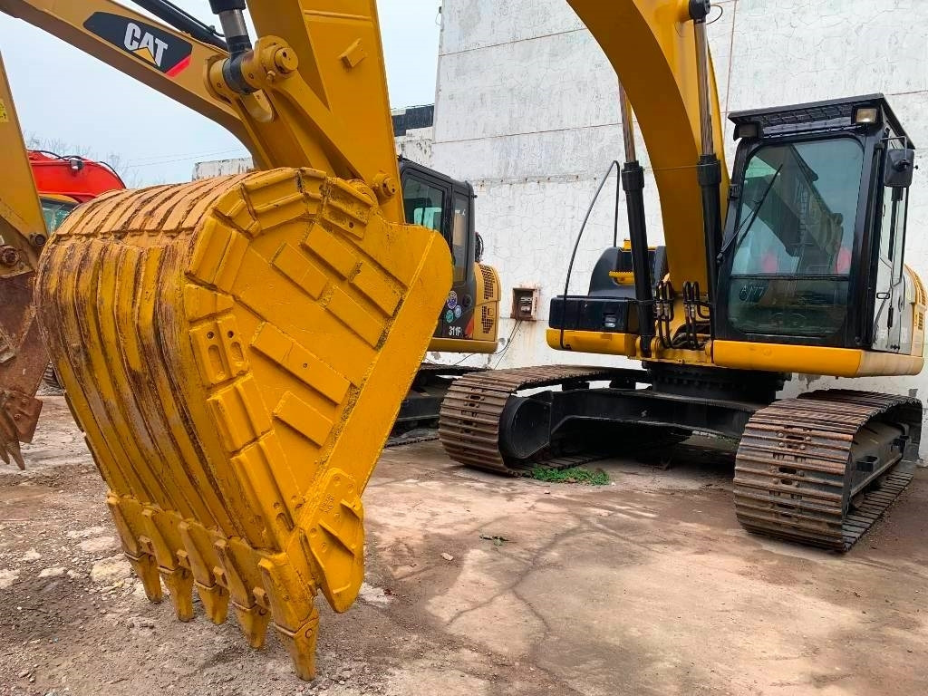 CAT 323 D L - حفارات زحافة: صور 1 CAT 323 D L - حفارات زحافة: صور 1