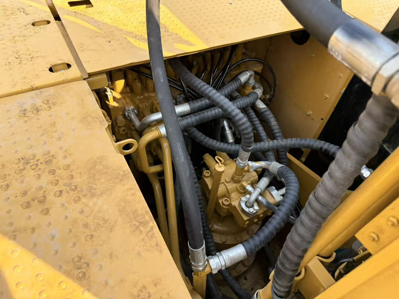 Caterpillar 323 - حفارة: صور 2 Caterpillar 323 - حفارة: صور 2