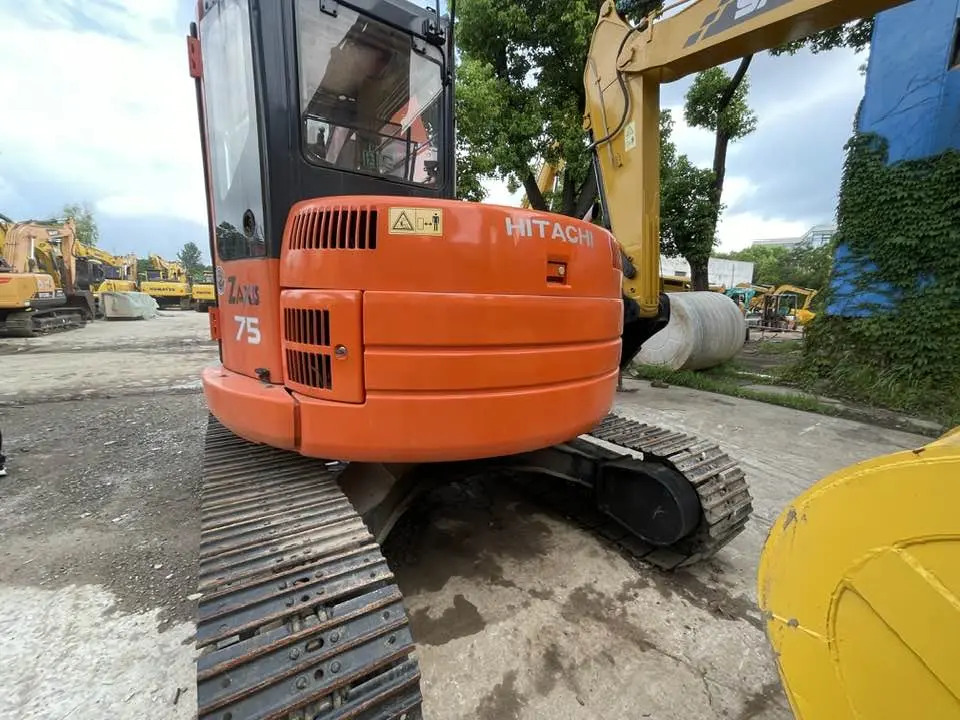 Hitachi ZX75US-7 - حفارة مصغرة: صور 2 Hitachi ZX75US-7 - حفارة مصغرة: صور 2