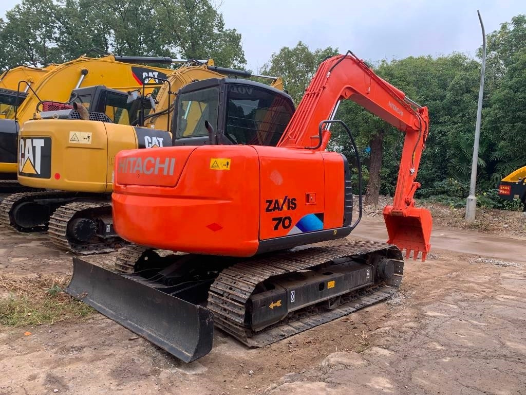 Hitachi Zaxis 70 - حفارات زحافة: صور 1 Hitachi Zaxis 70 - حفارات زحافة: صور 1