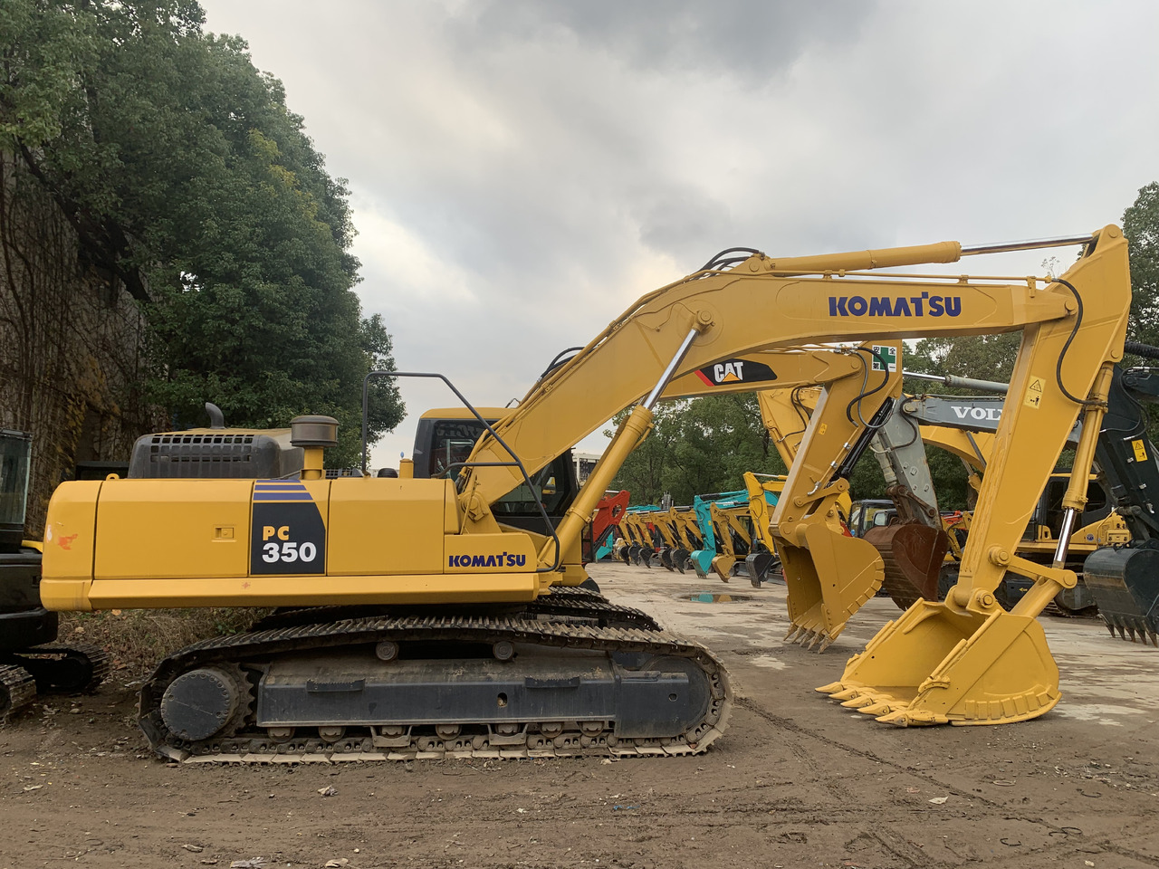 KOMATSU PC350-7 - حفارات زحافة: صور 1 KOMATSU PC350-7 - حفارات زحافة: صور 1