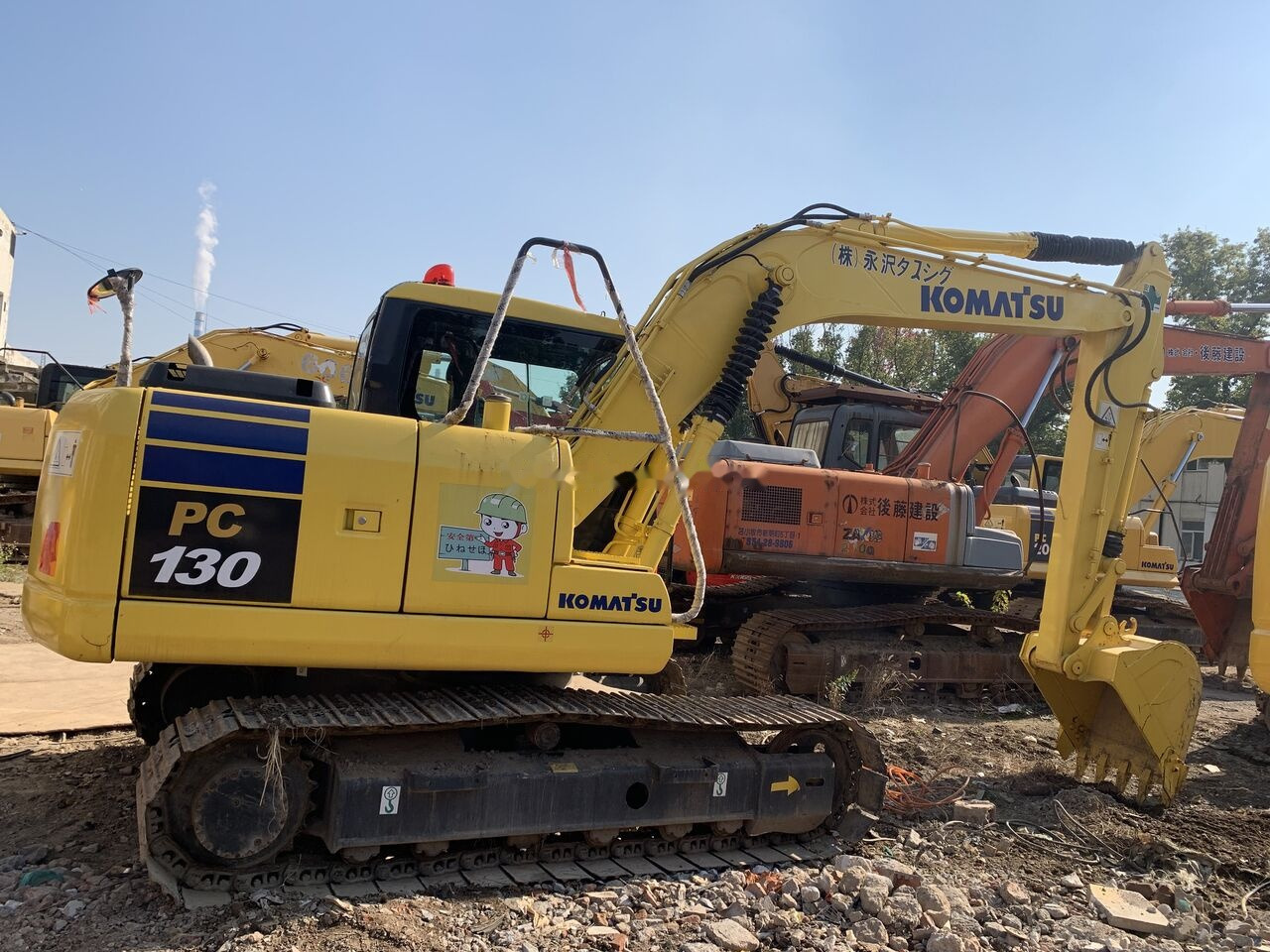 Komatsu PC130 - حفارات زحافة: صور 1 Komatsu PC130 - حفارات زحافة: صور 1