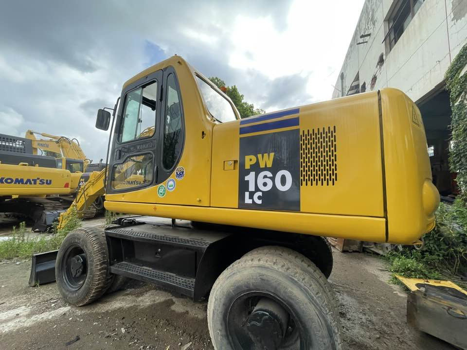 Komatsu PC160LC - حفارة على عجلات: صور 1 Komatsu PC160LC - حفارة على عجلات: صور 1