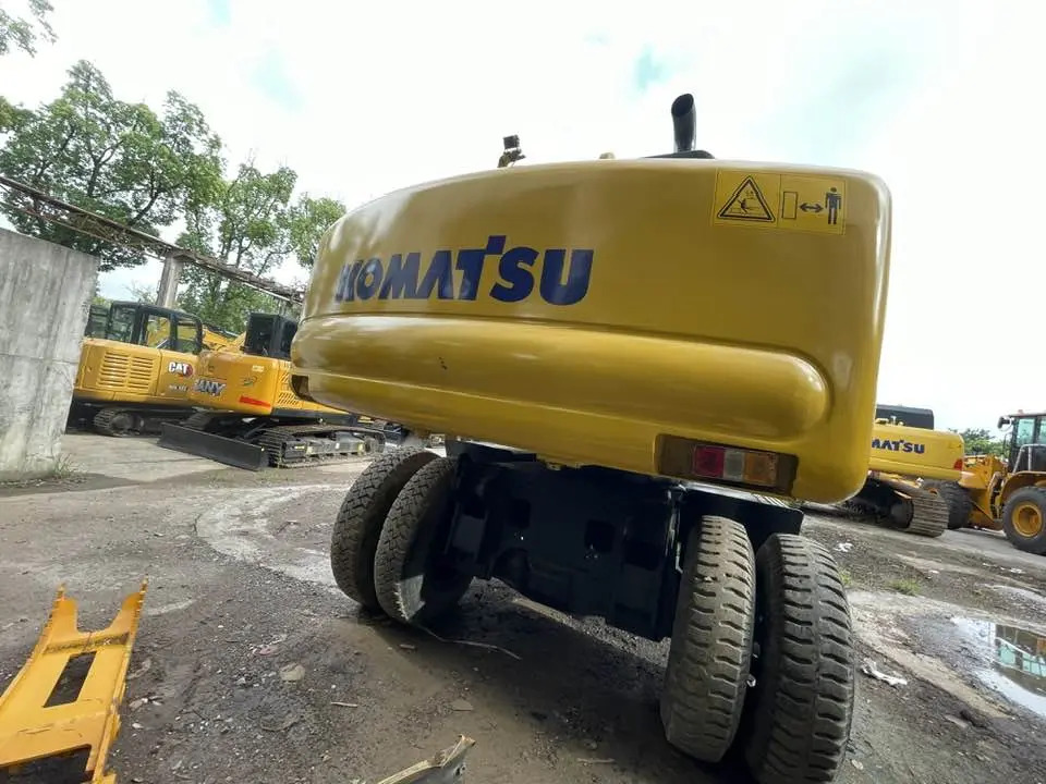 Komatsu PW160-11 - حفارة على عجلات: صور 5 Komatsu PW160-11 - حفارة على عجلات: صور 5