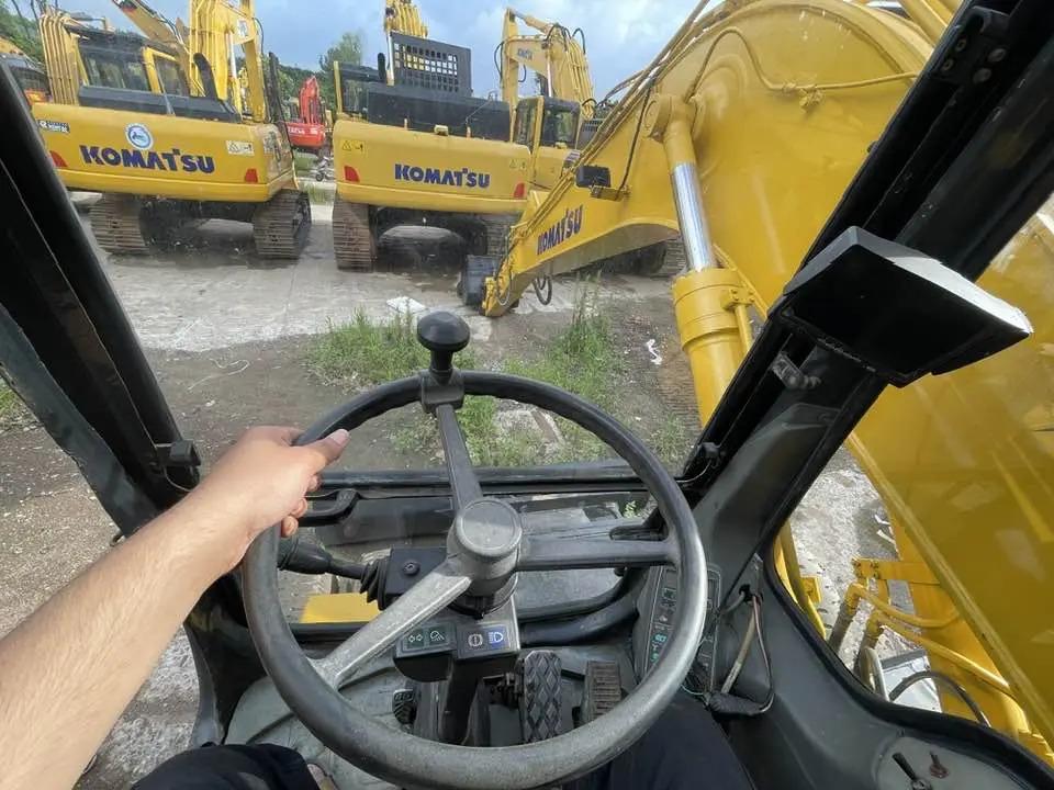 Komatsu PW160-11 - حفارة على عجلات: صور 4 Komatsu PW160-11 - حفارة على عجلات: صور 4