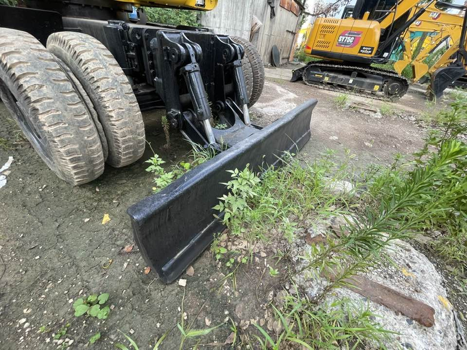 Komatsu PW160 - حفارة على عجلات: صور 3 Komatsu PW160 - حفارة على عجلات: صور 3