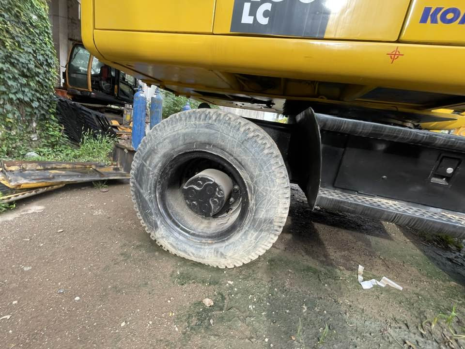 Komatsu PW160 - حفارة على عجلات: صور 5 Komatsu PW160 - حفارة على عجلات: صور 5