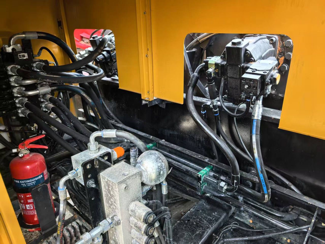 SANY SCC1000A-6 - رافعة مجنزرة: صور 3 SANY SCC1000A-6 - رافعة مجنزرة: صور 3