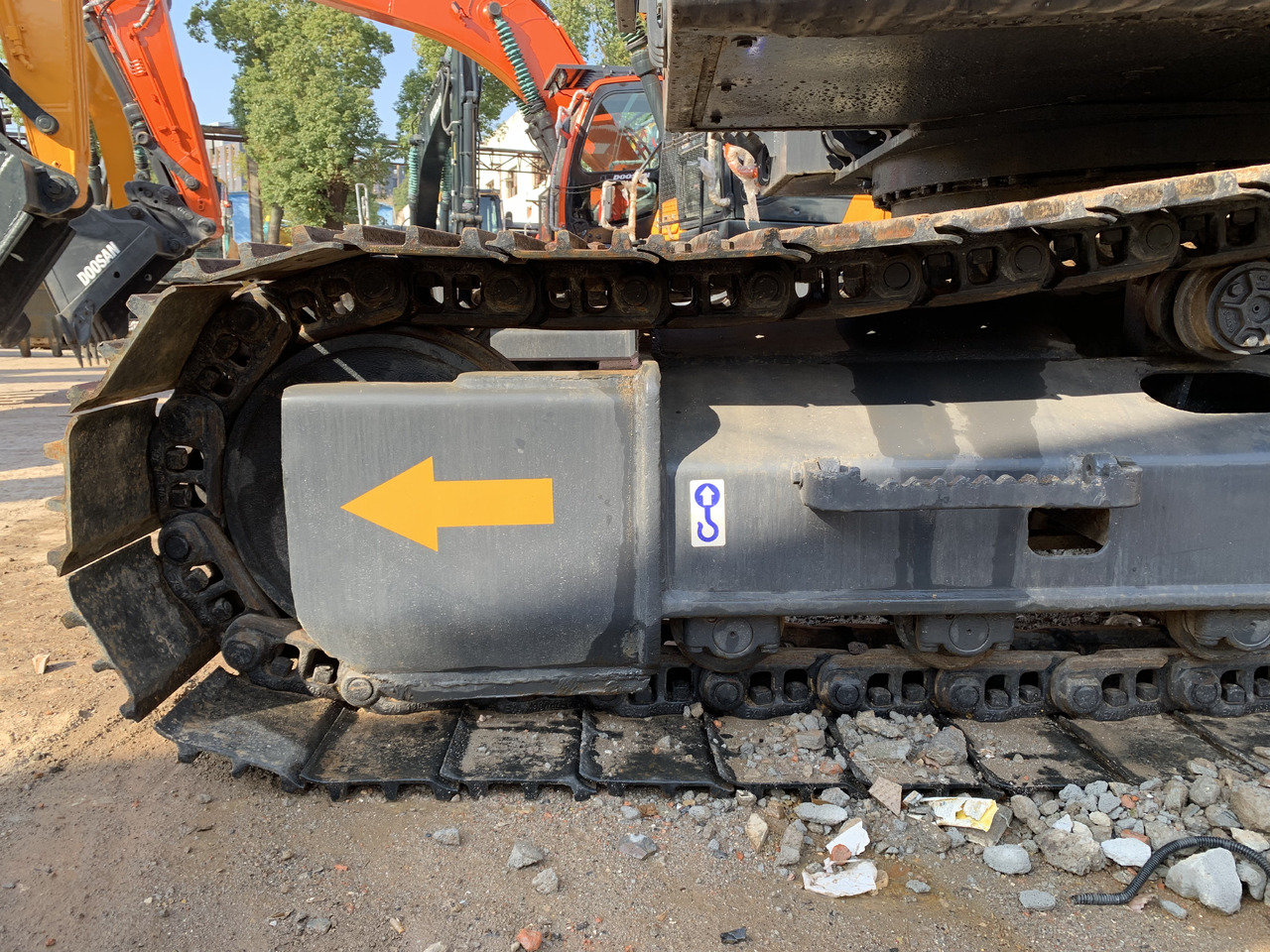 Volvo EC210D - حفارة على عجلات: صور 4 Volvo EC210D - حفارة على عجلات: صور 4