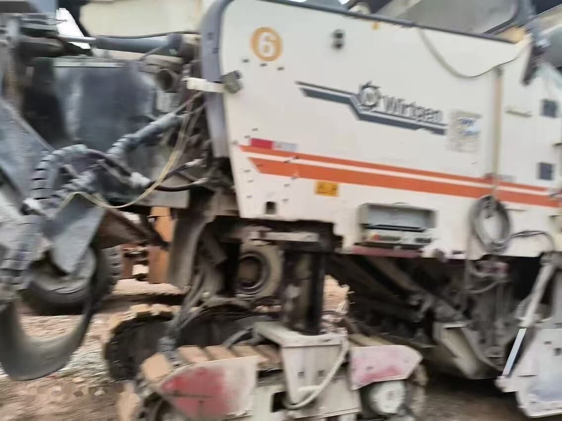 Wirtgen W2100 - ماكينات لصقل الأسفلت: صور 5 Wirtgen W2100 - ماكينات لصقل الأسفلت: صور 5