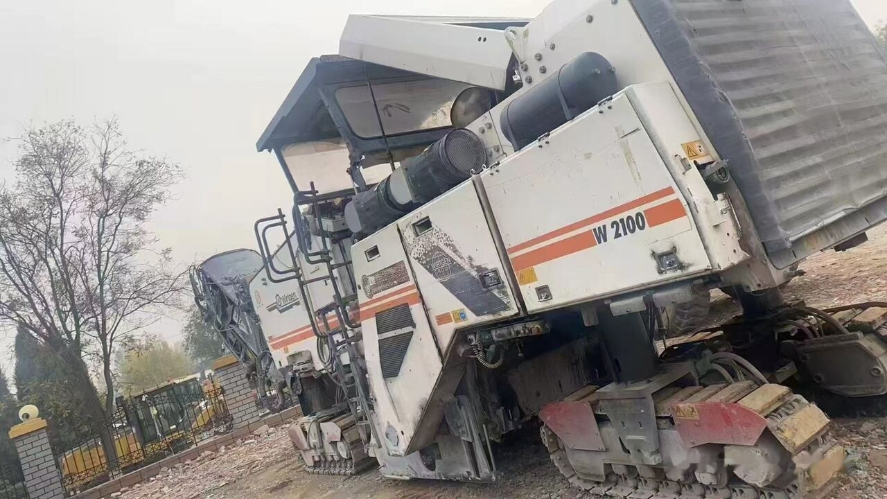 Wirtgen W2100 - ماكينات لصقل الأسفلت: صور 4 Wirtgen W2100 - ماكينات لصقل الأسفلت: صور 4