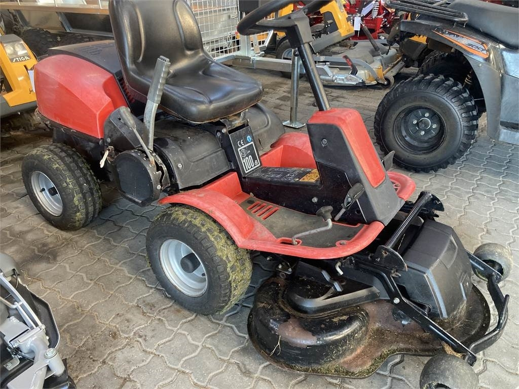 Jonsered FR2215MA - جرارات البلدية: صور 1 Jonsered FR2215MA - جرارات البلدية: صور 1