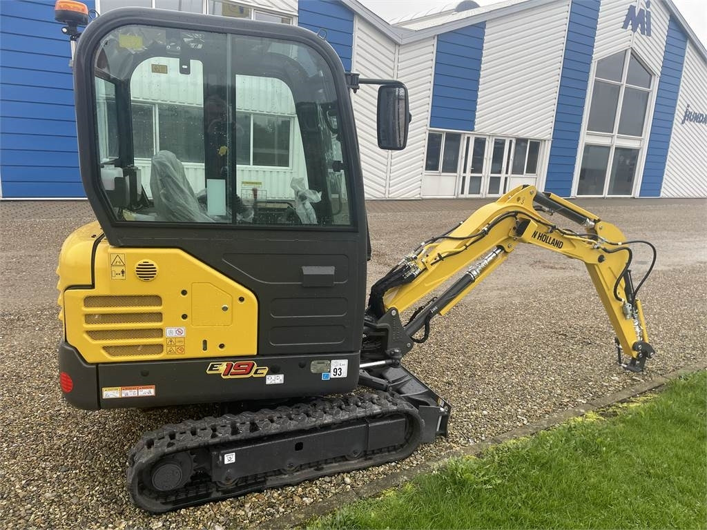 New Holland E19C AG - حفارة مصغرة: صور 4 New Holland E19C AG - حفارة مصغرة: صور 4