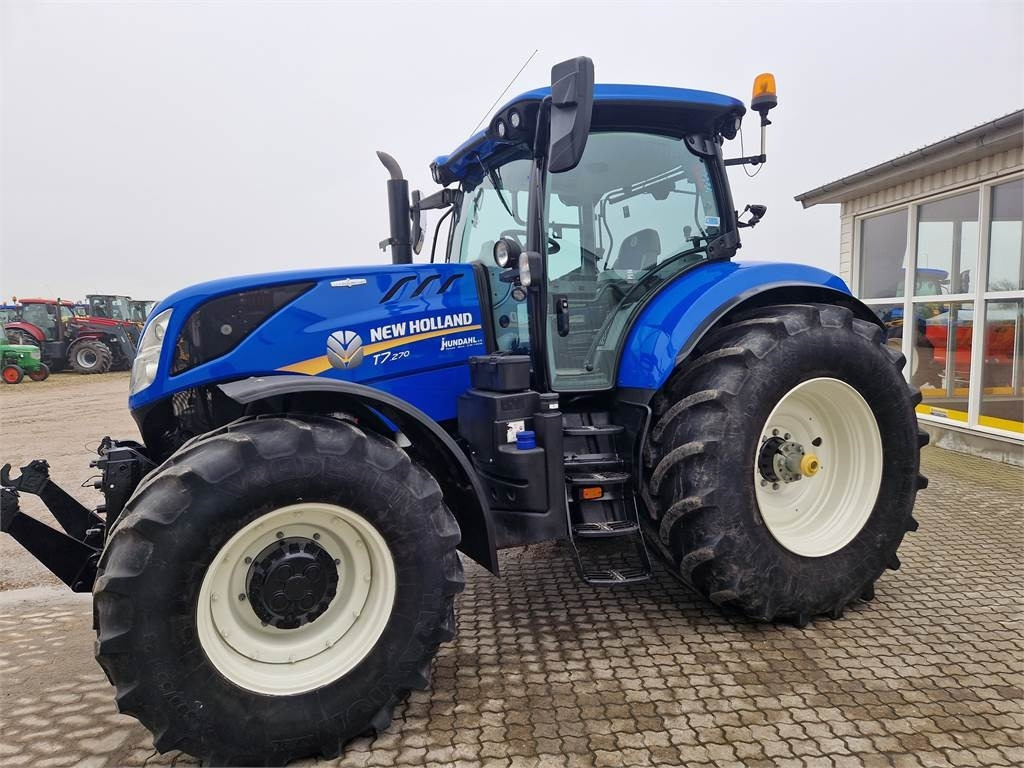 New Holland T7.270AC STAGE V - جرار: صور 2 New Holland T7.270AC STAGE V - جرار: صور 2