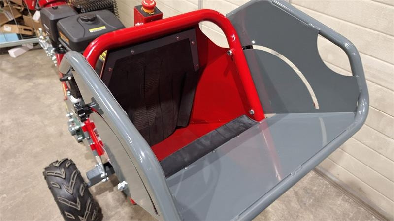 Blue Bird flishugger FABRIKS NY - ماكينة تقطيع الأغصان: صور 3 Blue Bird flishugger FABRIKS NY - ماكينة تقطيع الأغصان: صور 3