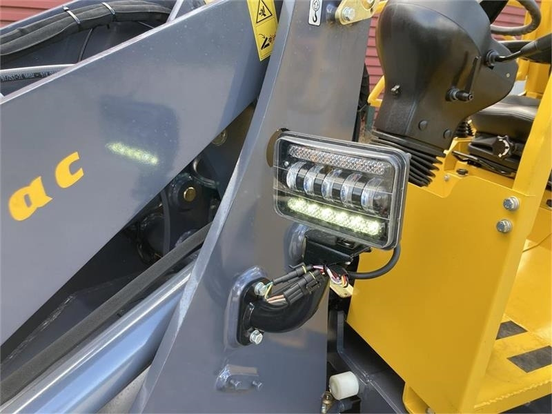 لودر مفصلي صغير Eurotrac W13F: صور 6