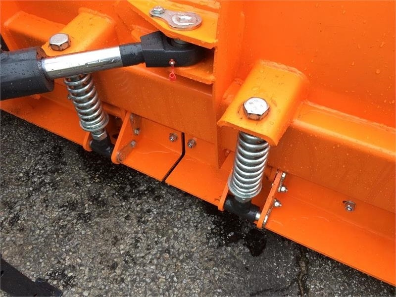 J-Maskiner IT-3000 skråplov med fjederbelastet skær - كاسحة ثلوج - الآلات والماكينات الزراعية: صور 3 J-Maskiner IT-3000 skråplov med fjederbelastet skær - كاسحة ثلوج - الآلات والماكينات الزراعية: صور 3