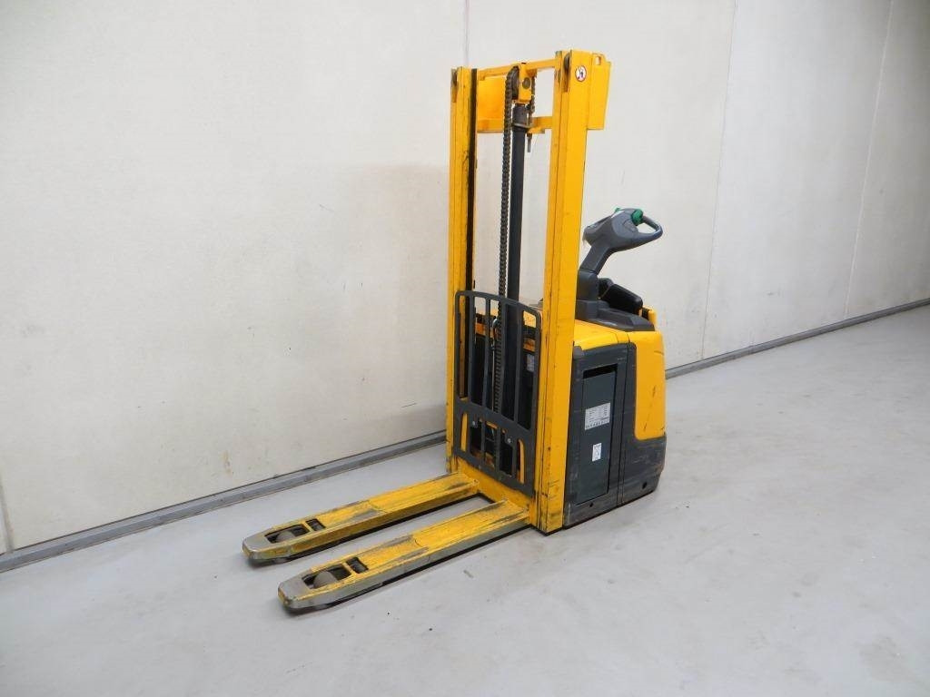 Jungheinrich ERC 212Z - معدات تكديس: صور 3 Jungheinrich ERC 212Z - معدات تكديس: صور 3