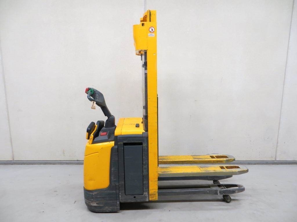 Jungheinrich ERC 212Z - معدات تكديس: صور 1 Jungheinrich ERC 212Z - معدات تكديس: صور 1