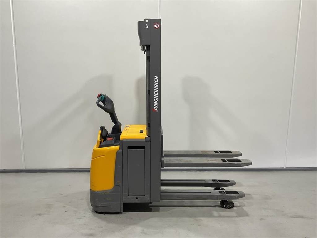 Jungheinrich ERC 214Z - معدات تكديس: صور 1 Jungheinrich ERC 214Z - معدات تكديس: صور 1