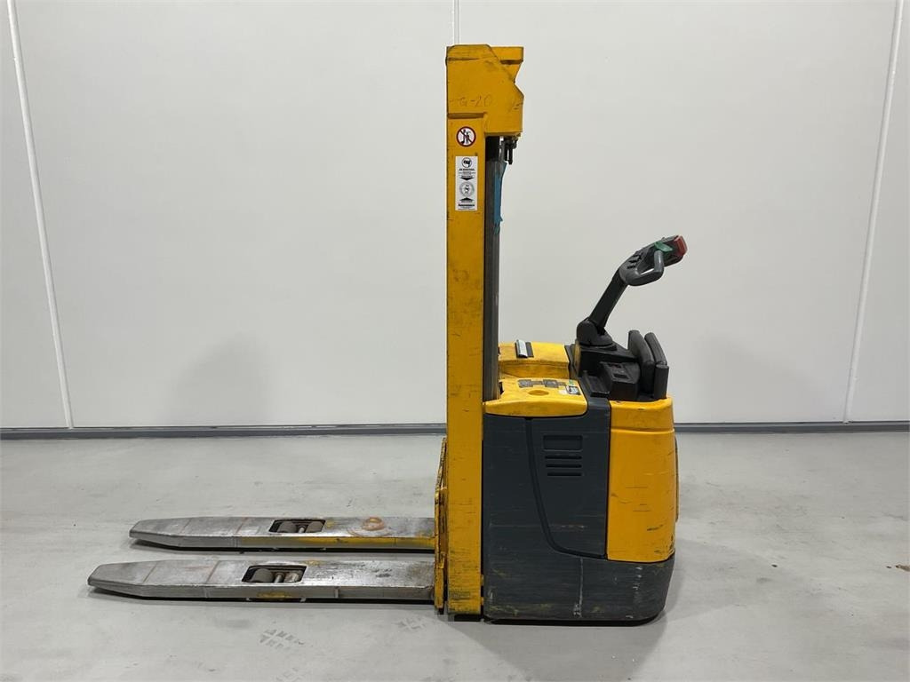 Jungheinrich ERC 214 - معدات تكديس: صور 3 Jungheinrich ERC 214 - معدات تكديس: صور 3