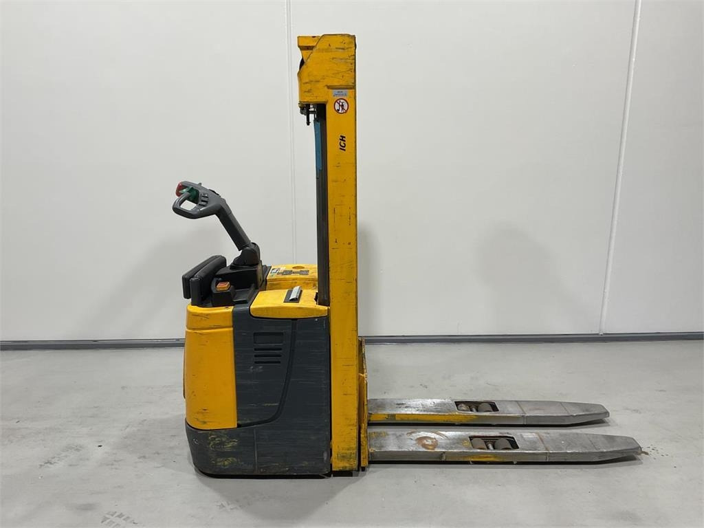 Jungheinrich ERC 214 - معدات تكديس: صور 1 Jungheinrich ERC 214 - معدات تكديس: صور 1