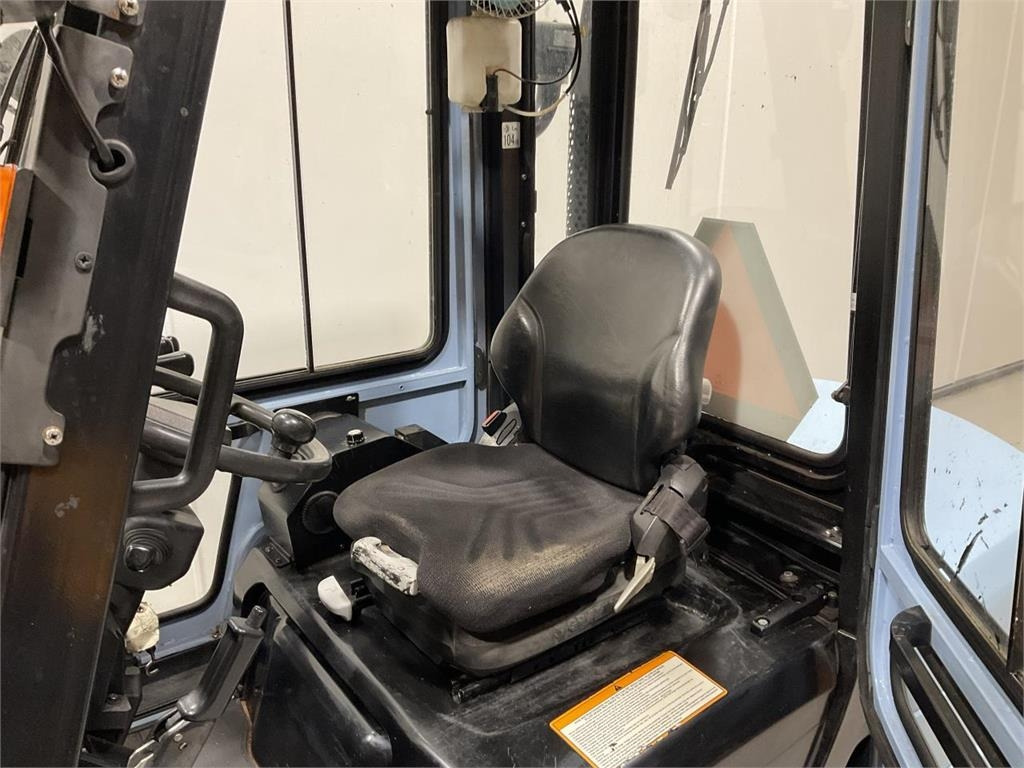 Utilev UT30P - رافعة شوكية ديزل: صور 5 Utilev UT30P - رافعة شوكية ديزل: صور 5