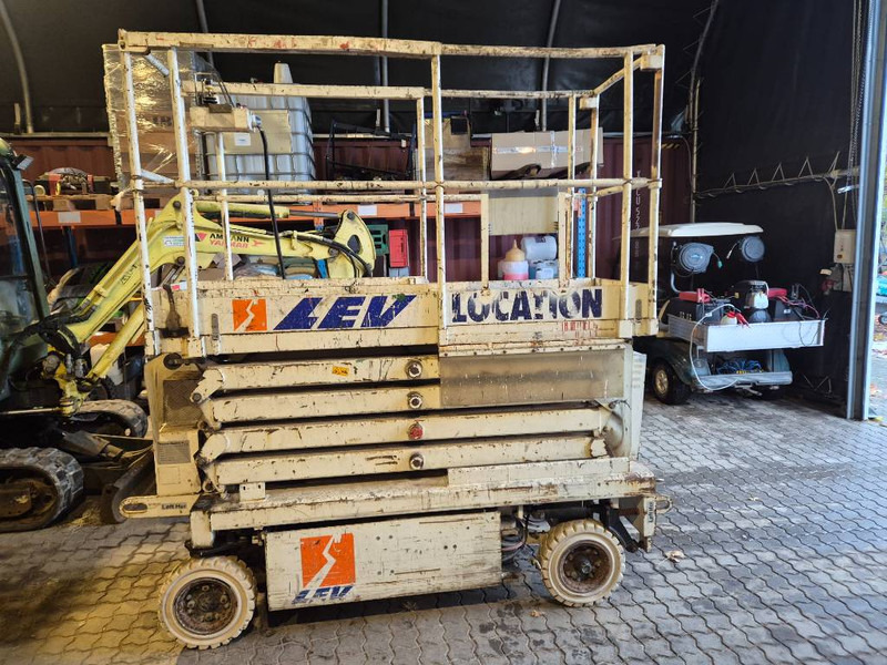 Pinguely Haulotte H800E // 2 personers - رافعات مقصية: صور 1 Pinguely Haulotte H800E // 2 personers - رافعات مقصية: صور 1