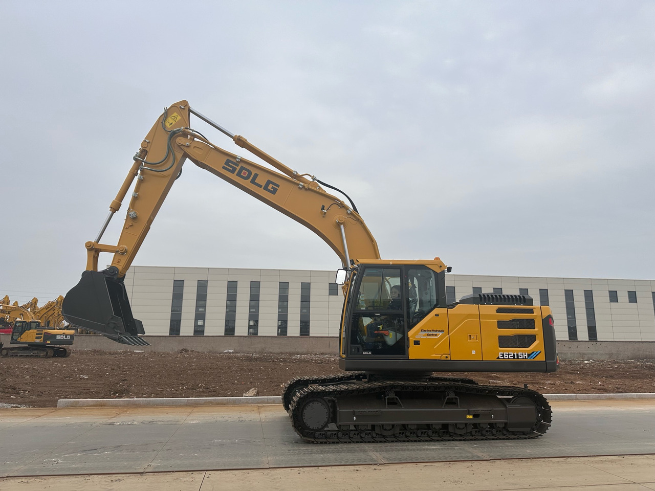 SDLG E6215H - حفارات زحافة: صور 2 SDLG E6215H - حفارات زحافة: صور 2