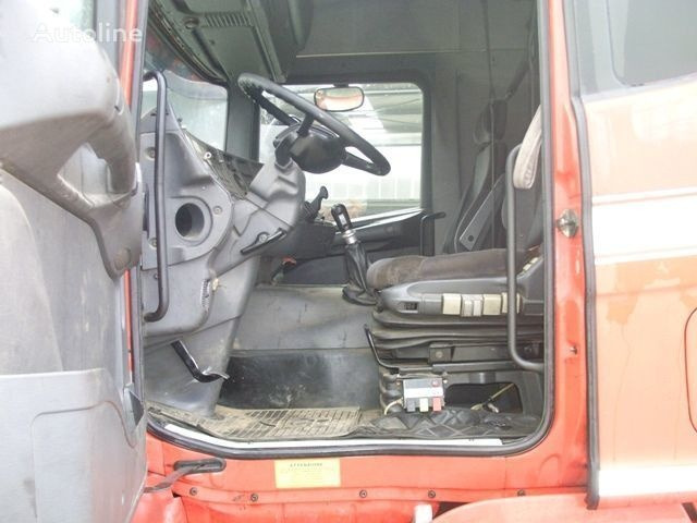 Interior photo 1: شاحنة جرار Scania 124.400 Interior photo 1: شاحنة جرار Scania 124.400