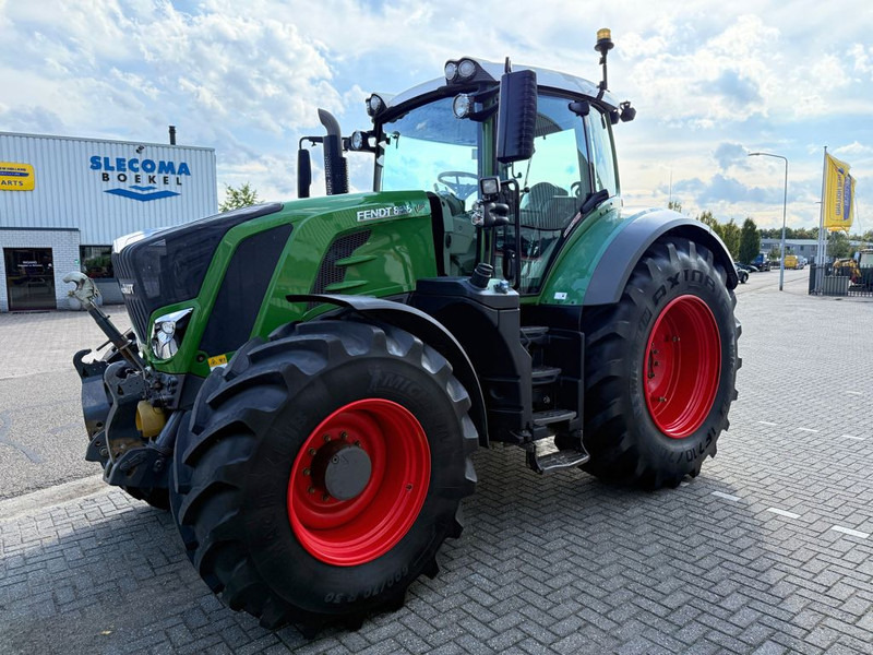 Fendt 828 Vario S4 ProfiPlus - جرار: صور 1 Fendt 828 Vario S4 ProfiPlus - جرار: صور 1