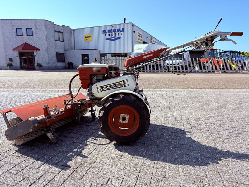 Honda F800 Veegmachine - سياره كنس شوارع: صور 1 Honda F800 Veegmachine - سياره كنس شوارع: صور 1